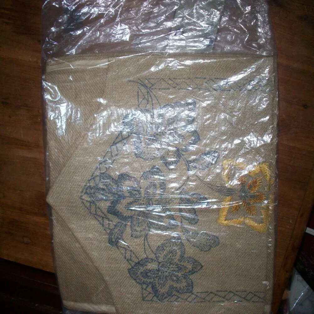 Vintage Floral Burlap Printed Needlepoint Runner Kit & Thread Made UK 42